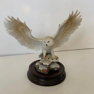 Lenox 1988 Snowy Owl with wooden base EUC